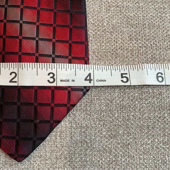 Conte di Milano Red Grey Black Square Pattern 100% Silk Men’s Geometric Tie - Picture 9 of 9